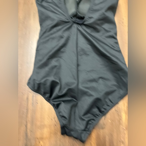 Miraclesuit Oceanus One Piece Size 10 Black Modest Slimming Beach Pool Cruise - Picture 7 of 16